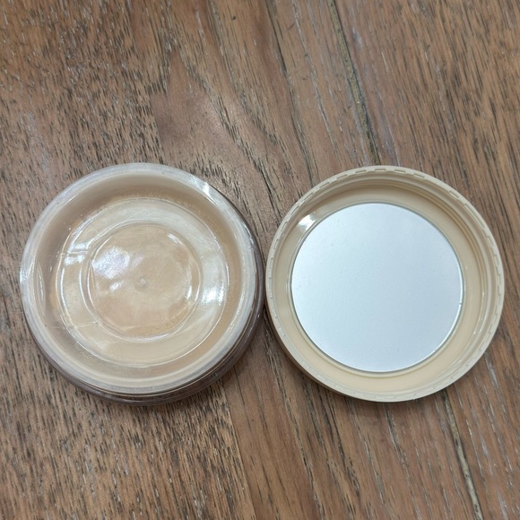 NEW Beauty For Real Hydra-Set Translucent Finishing Powder Compact - Picture 5 of 6